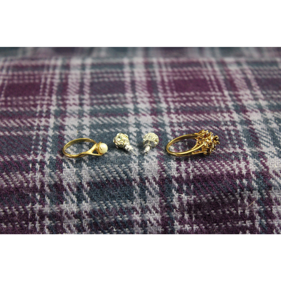 Costume Ring and Earring Lot of Three - Picture 5 of 8